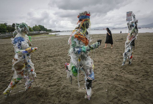 (210606) -- VANCOUVER, June 6, 2021 (Xinhua) -- Figures made with plastics removed from shorelines are displayed at Kitsilano Beach in Vancouver, British Columbia, Canada, on June 6, 2021. Created by multidisciplinary artist Caitlin Doherty and made with plastics removed from Canadian shorelines, a set of figures named plastic beachgoers embody people\