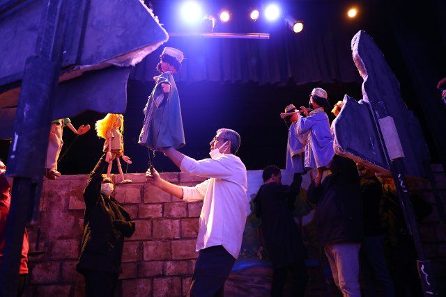 (210612) -- CAIRO, June 12, 2021 (Xinhua) -- Egyptian artists perform during the puppet play "Journey Through Beautiful Time" at Cairo Puppet Theater in Cairo, Egypt, on June 5, 2021. TO GO WITH "Feature: Egypt\