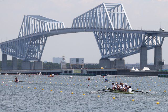 (210720) -- TOKYO, July 20, 2021 (Xinhua) -- Members of the British rowing team (R, bottom) attend a training session ahead of the Tokyo 2020 Olympic Games at the Sea Forest Waterway in Tokyo, Japan, July 20, 2021. (Xinhua\/Zheng Huansong