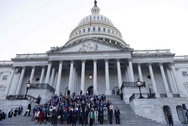 (210615) -- WASHINGTON, June 15, 2021 (Xinhua) -- U.S. members of Congress observe a moment of silence for 600,000 coronavirus deaths across the United States on Capitol Hill in Washington, D.C., the United States, on June 14, 2021. The United States reached the grim milestone of 600,000 coronavirus deaths on Tuesday, according to the Center for Systems Science and Engineering (CSSE) at Johns Hopkins University. With the national case count topping 33.4 million, the death toll across the United States rose to 600,012 as of 12:22 p.m. local time (1622 GMT), according to the CSSE data. (Photo by Ting Shen\/Xinhua