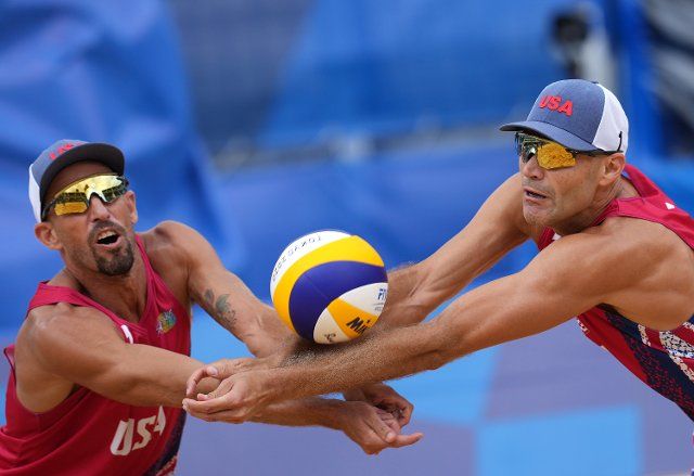 (210727) -- TOKYO, July 27, 2021 (Xinhua) -- Nicholas Lucena (L) and Philip Dalhausser of the United States of America compete during the men\