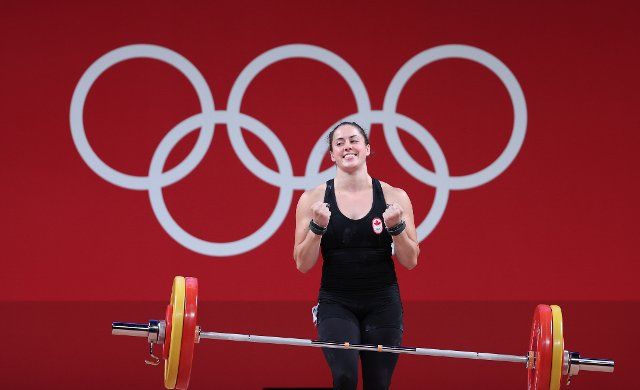 (210727) -- TOKYO, July 27, 2021 (Xinhua) -- Maude G Charron of Canada reacts during the weightlifting women\