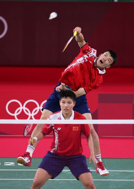 (210729) -- TOKYO, July 29, 2021 (Xinhua) -- Wang Yilyu (top)\/Huang Dongping of China compete during the badminton women\