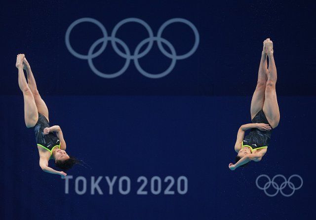 (210725) -- TOKYO, July 25, 2021 (Xinhua) -- Enomoto Haruka (R) and Miyamoto Hazuki of Japan compete during the women\