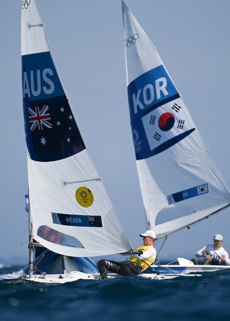 (210801) -- KANAGAWA, Aug. 1, 2021 (Xinhua) -- Matt Wearn (L) of Australia competes during the sailing men\