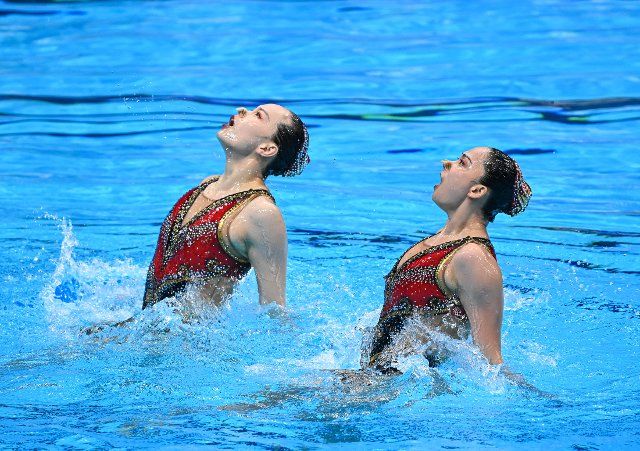 (210803) -- TOKYO, Aug. 3, 2021 (Xinhua) -- Huang Xuechen and Sun Wenyan of China compete during the duet technical routine of artistic swimming at the Tokyo 2020 Olympic Games in Tokyo, Japan, Aug. 2, 2021. (Xinhua\/Wang Jingqiang