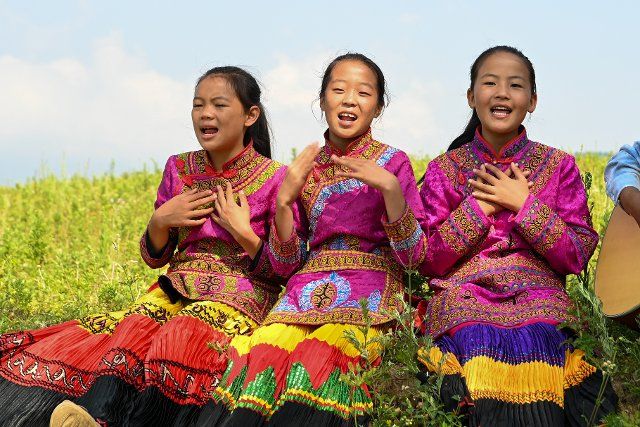 (210823) -- CHENGDU, Aug. 23, 2021 (Xinhua) -- Girls sing outdoors at Dacao Town of Puge County, Liangshan Yi Autonomous Prefecture, southwest China\