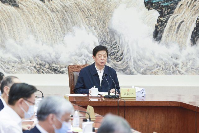 (210928) -- BEIJING, Sept. 28, 2021 (Xinhua) -- Li Zhanshu, chairman of the National People\