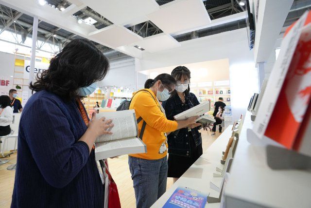 (210914) -- BEIJING, Sept. 14, 2021 (Xinhua) -- People visit the 28th Beijing International Book Fair in Beijing, capital of China, Sept. 14, 2021. The book fair kicked off Tuesday and is scheduled until Sept. 18. It has attracted roughly 2,200 exhibitors from 105 countries and regions, including 57 along the Belt and Road, said the organizer, adding that over 300,000 books are on display. (Xinhua\/Ju Huanzong
