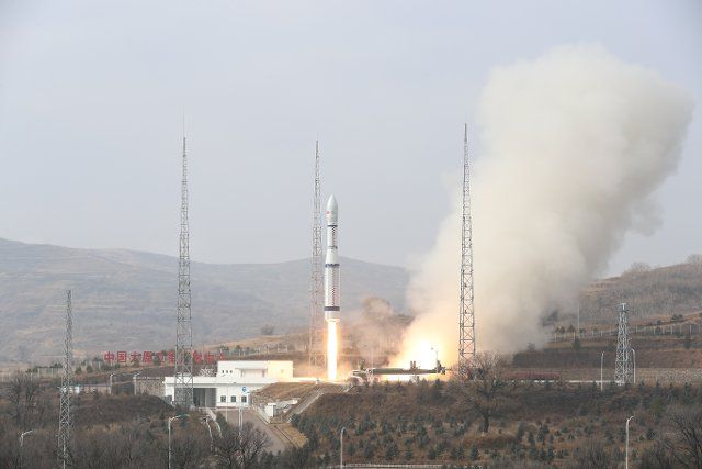 (211105) -- TAIYUAN, Nov. 5, 2021 (Xinhua) -- An Earth science satellite is launched from the Taiyuan Satellite Launch Center in Taiyuan, north China\