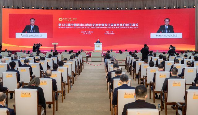(211014) -- GUANGZHOU, Oct. 14, 2021 (Xinhua) -- Chinese Premier Li Keqiang delivers a speech at the opening ceremony of the 130th Session of the China Import and Export Fair, or Canton Fair, in Guangzhou, south China\
