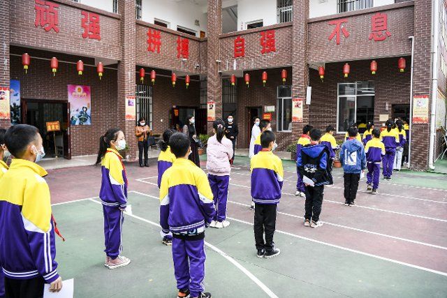 (211118) -- XINGYE, Nov. 18, 2021 (Xinhua) -- Pupils line up to get inoculated with the COVID-19 vaccines at Weiming elementary school in Weiming Village, Shinan Township, Xingye County, south China\