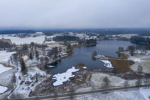 (211123) -- CESIS (LATVIA), Nov. 23, 2021 (Xinhua) -- Photo taken on Nov. 23, 2021 shows the winter landscape in Cesis, Latvia. (Photo by Edijs Palens\/Xinhua