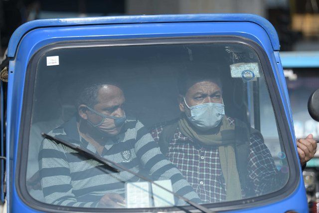 (220101) -- AGARTALA, Jan. 1, 2022 (Xinhua) -- People wearing masks are seen on a street in Agartala, the capital city of India\