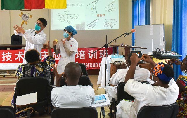 (211216) -- YAOUNDE, Dec. 16, 2021 (Xinhua) -- Members of the China medical team give a lecture about traditional Chinese medicine at the Gynaeco-Obstetric and Paediatric Hospital in Yaounde, Cameroon, Dec. 15, 2021. The 21st batch of the China medical team in Cameroon on Wednesday organized a day-long lecture about traditional Chinese medicine (TCM) for medical personnel at the Gynaeco-Obstetric and Paediatric Hospital in the capital, Yaounde. (Xinhua\/Kepseu