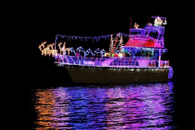 (211219) -- NEW ORLEANS, Dec. 19, 2021 (Xinhua) -- A boat is seen during the Lights on the Lake Holiday Boat Parade in New Orleans, Louisiana, the United States, Dec. 18, 2021. The event was held on the Lake Pontchartrain. Dozens of local boat owners participated in the event with their vessels decorated with wreaths, lights and holiday decorations. (Photo by Wei Lan\/Xinhua