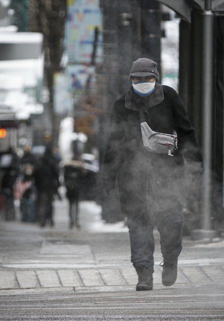 (211227) -- VANCOUVER, Dec. 27, 2021 (Xinhua) -- A senior wearing a face mask walks on a street in Vancouver, British Columbia, Canada, on Dec. 27, 2021. Canada reported 18,230 new COVID-19 cases Monday noon, elevating the cumulative whole to 2,026,249 cases with 30,172 deaths, according to CTV. (Photo by Liang Sen\/Xinhua