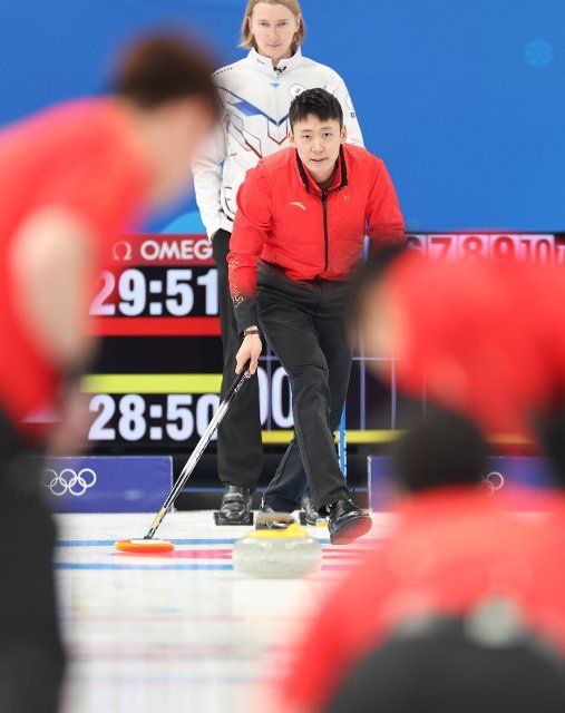 (220210) -- BEIJING, Feb. 10, 2022 (Xinhua) -- Ma Xiuyue of China competes during the curling men\