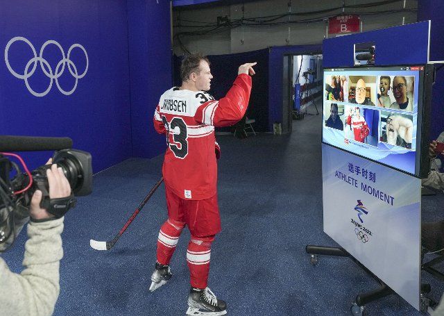 (220215) -- BEIJING, Feb. 15, 2022 (Xinhua) -- Julian Jakobsen of Denmark reacts after the ice hockey men\