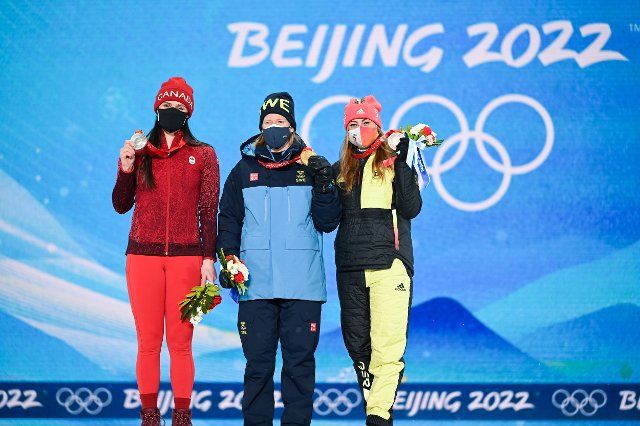 (220217) -- ZHANGJIAKOU, Feb. 17, 2022 (Xinhua) -- Gold medalist Sandra Naeslund (C) of Sweden, silver medalist Marielle Thompson (L) of Canada and bronze medalist Daniela Maier of Germany pose during the awarding ceremony of freestyle skiing women\