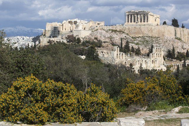 (220315) -- ATHENS, March 15, 2022 (Xinhua) -- Photo taken on March 14, 2022 shows flowers blossoming at Filopappou Hill opposite Acropolis in Athens, Greece. (Xinhua\/Marios Lolos