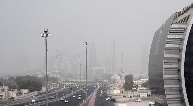 (220407) -- KUWAIT CITY, April 7, 2022 (Xinhua) -- Photo taken on April 7, 2022 shows buildings shrouded in dust in Kuwait City, Kuwait. (Photo by Asad\/Xinhua