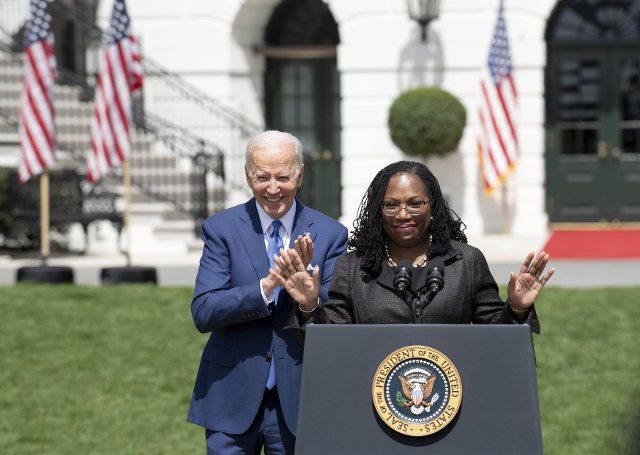 (220408) -- WASHINGTON, April 8, 2022 (Xinhua) -- Judge Ketanji Brown Jackson (R) and U.S. President Joe Biden attend an event marking the Senate confirmation of Jackson for the Supreme Court at the South Lawn of the White House in Washington, D.C., the United States, on April 8, 2022. The White House held the event Friday afternoon to mark the Senate confirmation of the first African American woman for the Supreme Court. (Xinhua\/Liu Jie