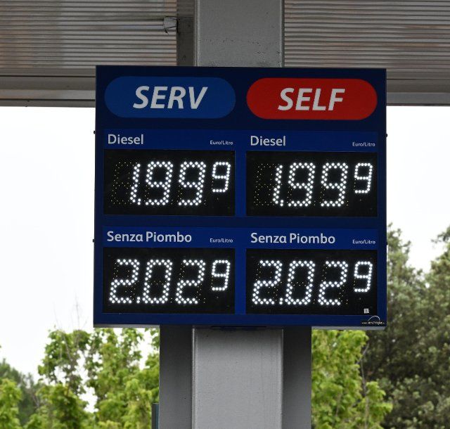 (220623) -- ROME, June 23, 2022 (Xinhua) -- Gasoline and diesel prices are displayed near a gas station in Rome, Italy, June 23, 2022. TO GO WITH "EU states using strategies to confront price hike at gasoline pump" (Photo by Alberto Lingria\/Xinhua