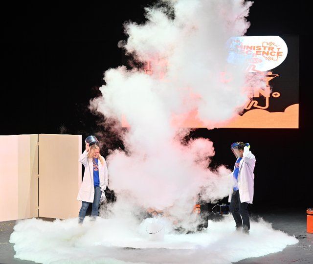 (220623) -- KUWAIT CITY, June 23, 2022 (Xinhua) -- Photo taken on June 23, 2022 shows the scene of a scientific show in Kuwait City, Kuwait. The show is aimed at presenting important scientific inventions to children in a simplified way. (Photo by Asad\/Xinhua