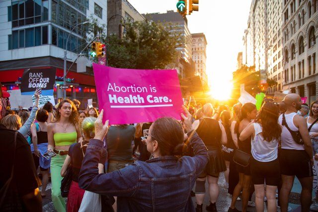 (220625) -- NEW YORK, June 25, 2022 (Xinhua) -- Demonstrators march during a protest after U.S. Supreme Court made decision to overturn Roe v. Wade, in New York, the United States, June 24, 2022. The U.S. Supreme Court on Friday overturned Roe v. Wade, a landmark decision that established a constitutional right to abortion in the nation nearly half a century ago. (Photo by Michael Nagle\/Xinhua