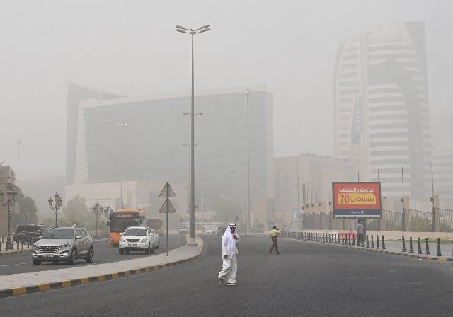 (220626) -- KUWAIT CITY, June 26, 2022 (Xinhua) -- Heavy dust is pictured in Kuwait City, Kuwait, on June 26, 2022. (Photo by Asad\/Xinhua