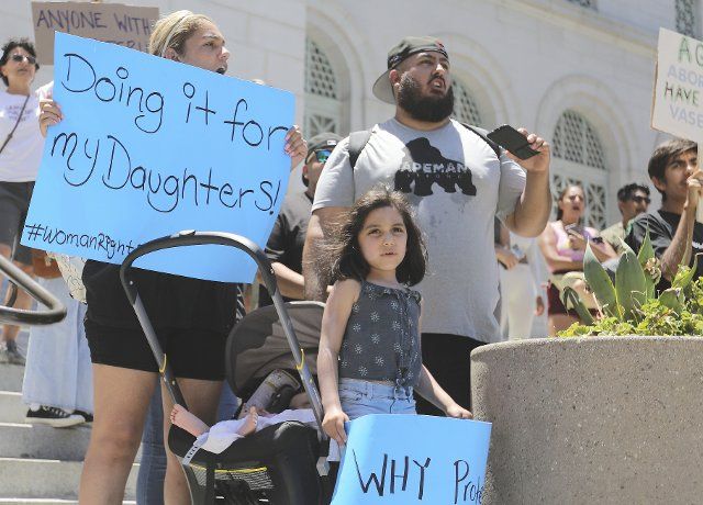 (220626) -- LOS ANGELES, June 26, 2022 (Xinhua) -- Protesters rally outside the Los Angeles City Hall, downtown Los Angeles, California, the United States, on June 25, 2022. As the U.S. Supreme Court overturned Roe v. Wade, a 1973 landmark decision that established a constitutional right to abortion, a wave of protests and outrage is sweeping the country. (Xinhua