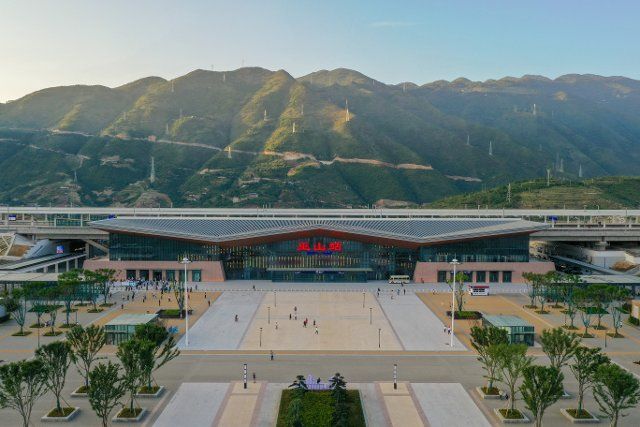(220614) -- CHONGQING, June 14, 2022 (Xinhua) -- Aerial photo taken on June 13, 2022 shows the Wushan Railway Station in Wushan County, southwest China\
