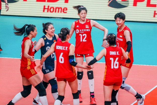 (220617) -- QUEZON CITY, June 17, 2022 (Xinhua) -- Players of China celebrate scoring during the FIVB Volleyball Nations League Women\