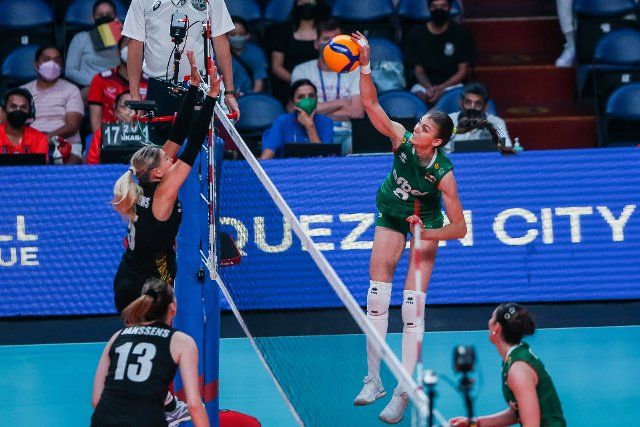 (220619) -- QUEZON CITY, June 19, 2022 (Xinhua) -- Nasya Dimitrova (top, R) of Bulgaria spikes the ball during the FIVB Volleyball Nations League Women\