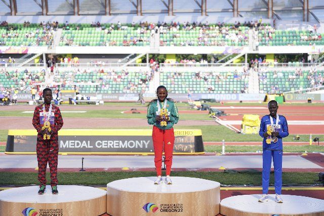 (220719) -- EUGENE, July 19, 2022 (Xinhua) -- Gold medalist Gotytom Gebreslase (C) of Ethiopia, silver medalist Judith Jeptum Korir (L) of Kenya and bronze medalist Lonah Chemtai Salpeter of Israel attend the women\