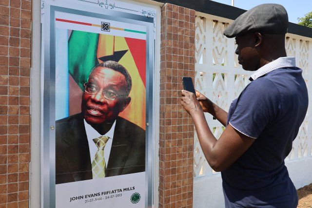 (220725) -- ACCRA, July 25, 2022 (Xinhua) -- A man takes a photo at a ceremony to commemorate the 10th anniversary of the death of former Ghanaian President John Evans Atta Mills in Accra, Ghana on July 24, 2022. Solemn ceremonies were held Sunday to commemorate the 10th anniversary of the death of former Ghanaian President John Evans Atta Mills, who died in office in 2012. (Photo by Seth\/Xinhua