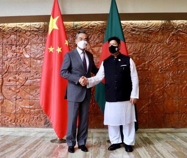 (220808) -- DKAHA, Aug. 8, 2022 (Xinhua) -- Chinese State Councilor and Foreign Minister Wang Yi holds talks with Bangladeshi Foreign Minister A. K. Abdul Momen in Dhaka, Bangladesh, Aug. 7, 2022. (Xinhua\/Liu Chuntao