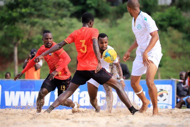 (220808) -- BUIKWE, Aug. 8, 2022 (Xinhua) -- Players of both sides vies during the Beach Soccer AFCON qualifiers 2022 second leg match between Uganda and Comoros at FUFA Technical Center at Njeru in Buikwe District, Uganda, on August 7, 2022. (Photo by Hajarah Nalwadda\/Xinhua