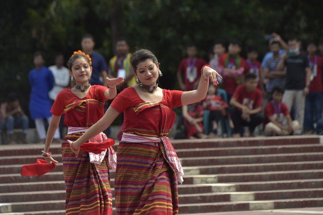 (220810) -- DHAKA, Aug. 10, 2022 (Xinhua) -- People dance to celebrate the International Day of the World\