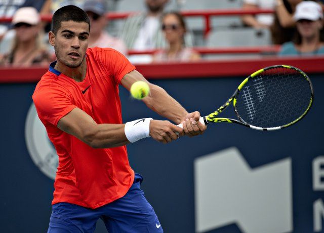 (220811) -- MONTREAL, Aug. 11, 2022 (Xinhua) -- Carlos Alcaraz of Spain returns the ball during the second round of men\