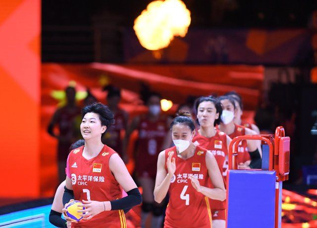 (220714) -- ANKARA, July 14, 2022 (Xinhua) -- Players of China are seen before the 2022 FIVB Volleyball Women\