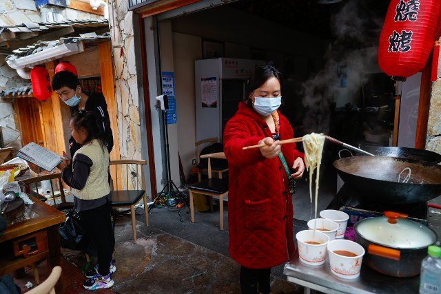 (220908) -- MOXI, Sept. 8, 2022 (Xinhua) -- A volunteer cooks noodles for quake-affected people in Moxi Town of Luding County, southwest China\