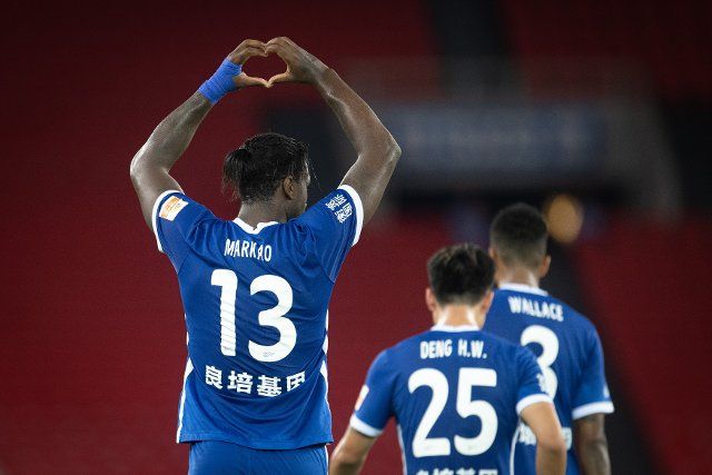 (220812) -- WUHAN, Aug. 12, 2022 (Xinhua) -- Marcos Vinicius Amaral Alves (L) of Wuhan Three Towns celebrates scoring during a 2022 season Chinese Football Association Super League (CSL) match between Wuhan Three Towns and Beijing Guoan in Wuhan, central China\