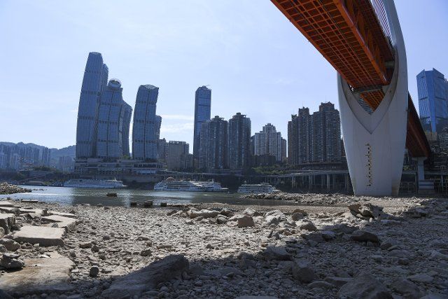 (220819) -- CHONGQING, Aug. 19, 2022 (Xinhua) -- Photo taken on Aug. 17, 2022 shows a section of Jialing River in southwest China\