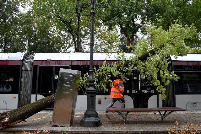 (220819) -- FLORENCE, Aug. 19, 2022 (Xinhua) -- A fallen tree is seen in Florence, Italy, Aug. 18, 2022. The Italian regions of Tuscany and Veneto both declared a state of emergency as powerful storms battered, and two people were killed by falling trees on Thursday. (Str\/Xinhua