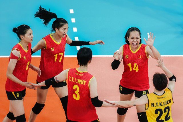(220827) -- PASIG CITY, Aug. 27, 2022 (Xinhua) -- Players from Vietnam celebrate after scoring a point during the quarterfinal match between Vietnam and Chinese Taipei in the 2022 AVC Cup for Women at the Philsports Arena in Pasig City, the Philippines, Aug. 27, 2022. (Xinhua\/Rouelle Umali