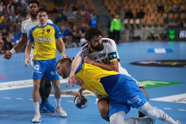 (221006) -- CELJE, Oct. 6, 2022 (Xinhua) -- Gal Marguc (front L) of RK Celje vies with Jorg Maqueda Peno (front R) of HBC Nantes during the 4th round of EHF Champions League MEN 2022\/23 in Celje, Slovenia, Oct. 5, 2022. (Photo by Zeljko Stevanic\/Xinhua