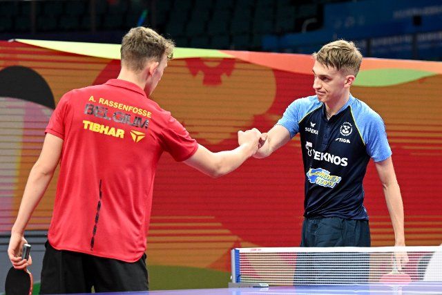 (221006) -- CHENGDU, Oct. 6, 2022 (Xinhua) -- Anton Kallberg (L) of Belgium greets Adrien Rassenfosse of Sweden after the match during the men\