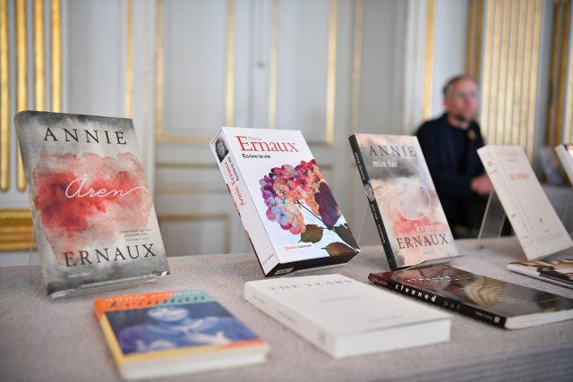 (221006) -- STOCKHOLM, Oct. 6, 2022 (Xinhua) -- Works of Annie Ernaux are displayed during the announcement of the 2022 Nobel Prize in Literature, in Stockholm, Sweden, Oct. 6, 2022. French writer Annie Ernaux won the 2022 Nobel Prize in Literature, the Swedish Academy announced here on Thursday, "for the courage and clinical acuity with which she uncovers the roots, estrangements and collective restraints of personal memory." (Xinhua\/Ren Pengfei
